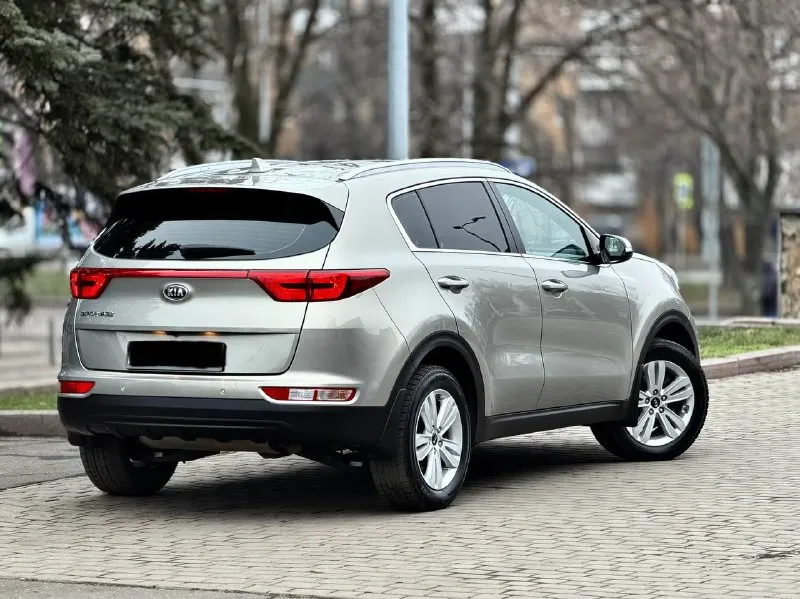 Kia sportage
Год выпуска - 2017
Пробег - 139.000км
Двигатель - 2.0 бензин
Кпп - автомат
Цена - 1.970.000₽
Тел. +79493902663
Либо - +79496799814
Автомобиль в шикарном состоянии, без каких либо повреждений или изъянов. Не битая и не крашенная не одна деталь. Родной пробег, любые проверки. Двигатель работает тихо и ровно. Чистый и ухоженный салон. Техническая часть на 5+ хорошая комплектация: подогревы всех сидений и руля; сигнализация с автозапуском; 2 пары ключей и брелков; мультируль; штатная сенсорная мультимедиа со всеми современными плюшками. Отличная акустика; круиз-контроль; помощь при подъеме и спуске; двухзонный климат-контроль; штатные диски r-17 на зимней резине yokohama + комплект летней в подарок; полный бортовой компьютер; abs; airbag; 2 пары ключей; камера заднего вида; электроскладываемые зеркала с подогревом; установлены bi led лампы ( светят шикарно ) круиз-контроль; датчик света и дождя и многое другое. Кто ищет достойный, целый
📲 Tg: @vladimir_23_23_23
📞 Звоните: +7(949)3902663 - фотография - 1