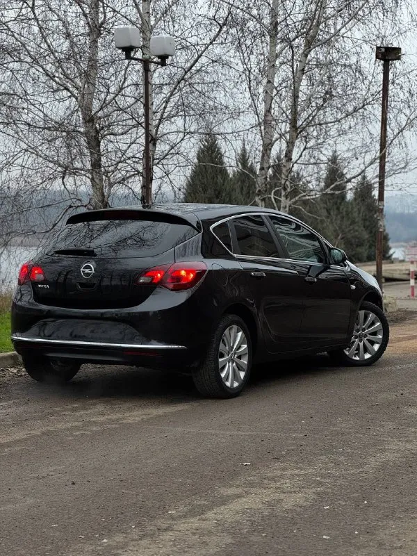 Opel astra j cosmo 1.6 at 2012 г. в авто в идеальном состоянии салон как в новом автомобиле одна владелеца 12 лет оригинальный пробег 140 т. км богатая комплектация подогревы сидений/руля/зеркал/форсунок омывателя двухзонный климат-контроль хорошая штатная музыка круиз-контроль комбинированный салон кожа/ткань электро ручник штатная амбиентная подсветка сделано то цена 870 т. рублей торг у капота звоните +79495082418 тг вотсап +79493811593 николай 📲 tg: @kloyastarlink 📞 звоните: +7(949)5082418 - фотография - 3