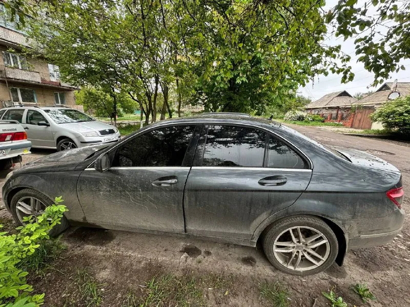 Продам mercedes w204 c180 м271 1.8(compressor) 156лс пробег 260.000тыс акпп 5g-tronic продажа по тп (днр учёт постоянный) хозяина нету машина запускается, но при езде пропуски по цилиндру, на n передачи работает ровно, продаю так как нету времени им заниматься, машиной владею 2.5 года по кузову, машина попадала под обстрел, была побита осколками все фото скину по запросу, делали 3 года назад, сделали плохо и за года стало всё видно, по ходовой тоже нужно заниматься, резина зима, проехала один сезон находится в макеевки цена: 530.000р+торг💥🔥 тел. +79498198535 (10:00-22:00) телеграм (vladimirovichtg) 📞 звоните: +7(949)8198535 - фотография - 2