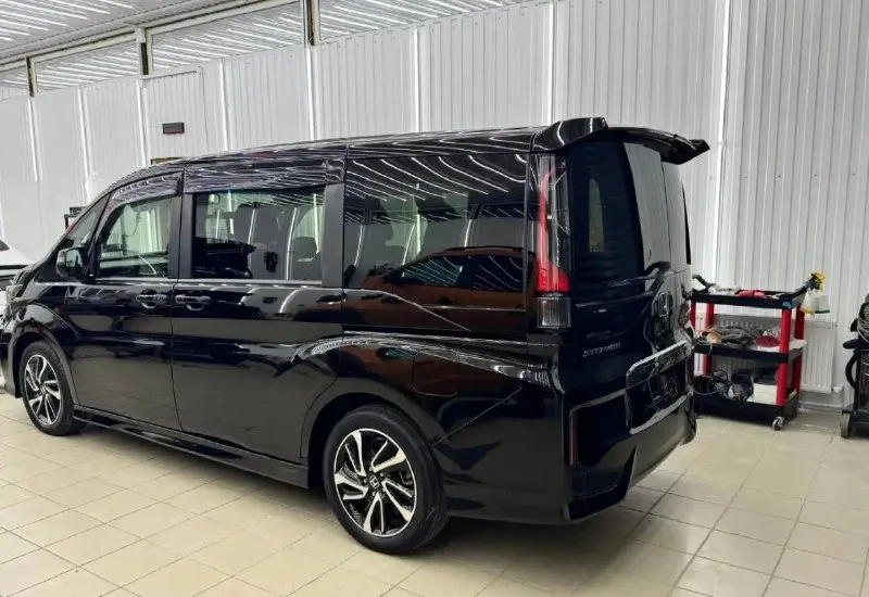 Продам honda stepwgn 1.5 cvt, 2021 39.445 2.600.000₽ ноябрь 2021 года авто в отличном состоянии без вложений, полностью обслужена, заменено масло в двс и кпп максимальная комплектация cool spirit двухзонный климат, подогревы, автоматические двери и тд вся в родной краске, полостью завод. ни одного крашенного элемента, любые проверки аукцион 4.5 балла вышлю по запросу пригнана в августе с пробегом в 33т. км вся передняя часть и зоны риска в броне пленке, заклеена сразу как пришла так же была нанесена керамика в 2 слоя. пару дней назад поставил новую резину продажа по ген доверенности переоформление в августе. торга нет ! с продажей не тороплюсь 8938 888 81 34 - фотография - 2