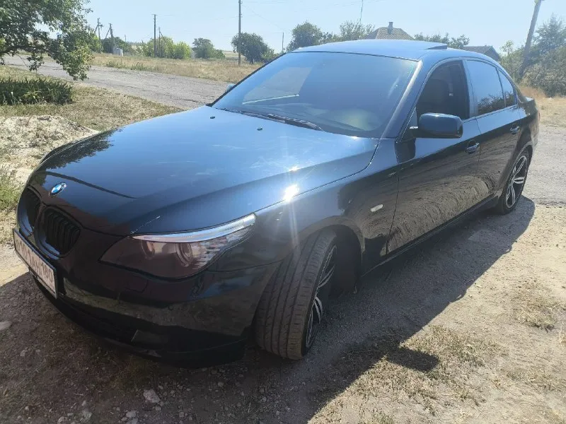 Продам личный автомобиль bmw e60 535i, 2007 год, рест. американка. n54b30 би-турбо 306 сил, пробег: 297 000км. комплектация: музыка logik7; м-руль (с лепестками); сиденья комфорт (ломайки); круиз контроль; люк; черный потолок; парктроник, активный стабилизатор; спорт коробка. люк работает во всех положениях, не течет. были заменены форсунки 12 ревизии; тнвд; стартер; помпа; передние тормозные диски с перфорацией; увеличенный интереулер; перебирались турбины летом есть все заказ наряды по ремонту. +7949 822 05 89 цена 1 270 000₽ торг 📞 звоните: +7(949)8220589 - фотография - 4