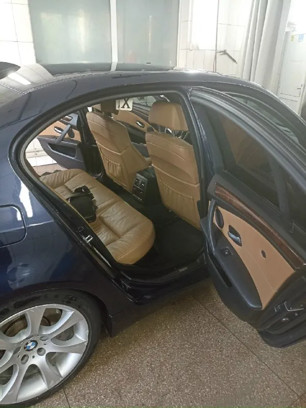 Продам личный автомобиль bmw e60 535i, 2007 год, рест. американка. n54b30 би-турбо 306 сил, пробег: 297 000км. комплектация: музыка logik7; м-руль (с лепестками); сиденья комфорт (ломайки); круиз контроль; люк; черный потолок; парктроник, активный стабилизатор; спорт коробка. люк работает во всех положениях, не течет. были заменены форсунки 12 ревизии; тнвд; стартер; помпа; передние тормозные диски с перфорацией; увеличенный интереулер; перебирались турбины летом есть все заказ наряды по ремонту. +7949 822 05 89 цена 1 270 000₽ торг 📞 звоните: +7(949)8220589 - фотография - 5