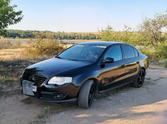 Volkswagen пассат ( passat ) б6 1.6 механика 2008 год пробег: 350 тыс. км. цена: 730.000 рублей. обоснованный торг у капота. климат контроль, электроручник, 2 стеклоподъёмника, обогрев сидений, передние стекло и задние стекло. комплект зимний резины на железках, и лето на титанах. я владелец, зеленая автотека. абсолютно исправный и ухоженный автомобиль. вложений не требует, салон в идеале, такой еще поискать. все документы в порядке, на руках. харцызск +7 949-483-88-97 📞 звоните: +7(949)4838897 - фотография - 2