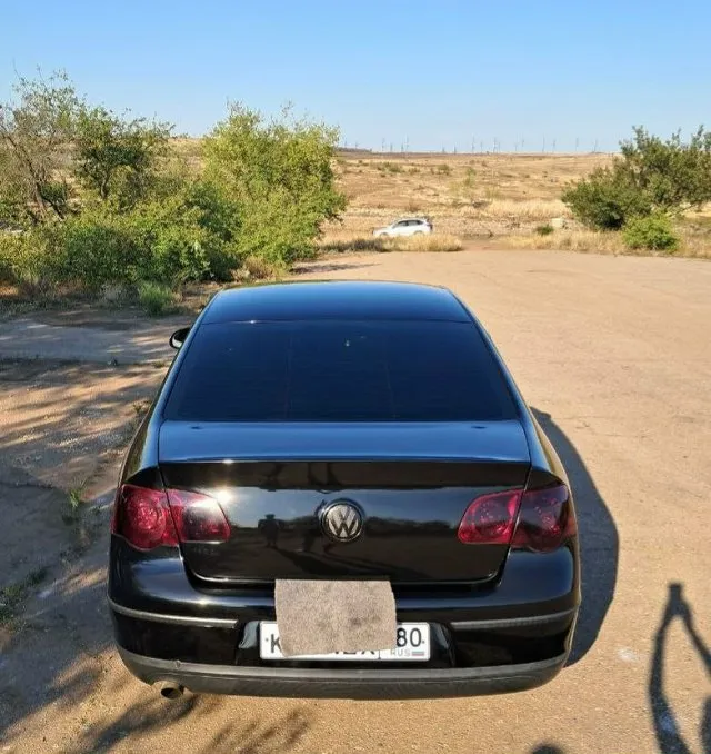Volkswagen пассат ( passat ) б6 1.6 механика 2008 год пробег: 350 тыс. км. цена: 730.000 рублей. обоснованный торг у капота. климат контроль, электроручник, 2 стеклоподъёмника, обогрев сидений, передние стекло и задние стекло. комплект зимний резины на железках, и лето на титанах. я владелец, зеленая автотека. абсолютно исправный и ухоженный автомобиль. вложений не требует, салон в идеале, такой еще поискать. все документы в порядке, на руках. харцызск +7 949-483-88-97 📞 звоните: +7(949)4838897 - фотография - 3
