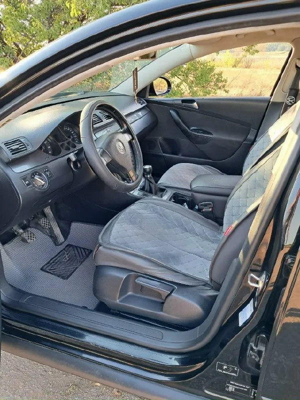 Volkswagen пассат ( passat ) б6 1.6 механика 2008 год пробег: 350 тыс. км. цена: 730.000 рублей. обоснованный торг у капота. климат контроль, электроручник, 2 стеклоподъёмника, обогрев сидений, передние стекло и задние стекло. комплект зимний резины на железках, и лето на титанах. я владелец, зеленая автотека. абсолютно исправный и ухоженный автомобиль. вложений не требует, салон в идеале, такой еще поискать. все документы в порядке, на руках. харцызск +7 949-483-88-97 📞 звоните: +7(949)4838897 - фотография - 4