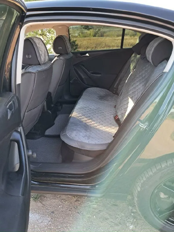 Volkswagen пассат ( passat ) б6 1.6 механика 2008 год пробег: 350 тыс. км. цена: 730.000 рублей. обоснованный торг у капота. климат контроль, электроручник, 2 стеклоподъёмника, обогрев сидений, передние стекло и задние стекло. комплект зимний резины на железках, и лето на титанах. я владелец, зеленая автотека. абсолютно исправный и ухоженный автомобиль. вложений не требует, салон в идеале, такой еще поискать. все документы в порядке, на руках. харцызск +7 949-483-88-97 📞 звоните: +7(949)4838897 - фотография - 5