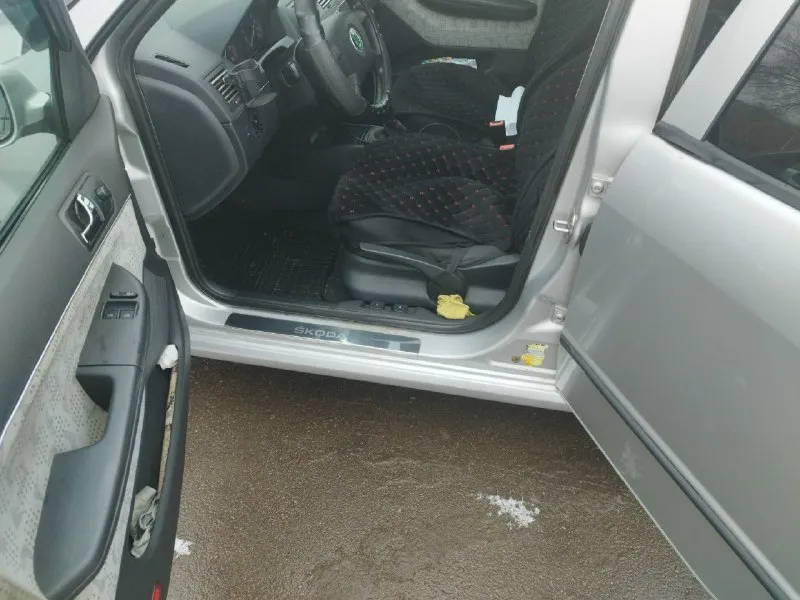 Продам skoda фабия 1 поколения 2002г. в, 1.4 16 кл. (101 л. с. ), ходовая, коробка, двигатель работает идеально. комплект резины зима-лето. ( зима на штампах, лето на дисках) учёт постоянный 180, на мне. только с переоформлением в мрэо. макеевка, центр. цена 550 тыс. руб. телефон +79493779402, там же телеграм 📞 звоните: +7(949)3779402 - фотография - 4