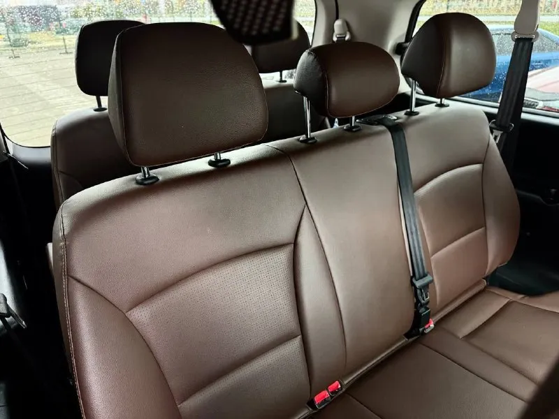 Продам hyundai starex 2018 г. двигатель: 2.5 дизель173 л. с. цена: 3.700.000 пробег: 110.000 я 2 владелец ﻿ полный привод﻿, коробка простой автомат. ﻿ подогревы сидений﻿﻿, кондиционер﻿﻿, мультируль, круиз-контроль, камера заднего вида с меняющимися полосами движения по траектории поворота руля, задние парктроники, бесключевой доступ﻿центральный замок, сигнализация, подушки безопасности (airbag), abs, esp, ﻿акустика, aux, bluetooth, usb, ﻿датчик света и датчик дождя, ﻿оптика линзованная, автомобиль очень комфортный, мягкий, торг уместен, ﻿﻿звоните:+79497141311 - фотография - 9