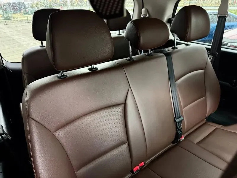 Продам hyundai starex 2018 г. двигатель: 2.5 дизель173 л. с. цена: 3.700.000 пробег: 110.000 я 2 владелец ﻿ полный привод﻿, коробка простой автомат. ﻿ подогревы сидений﻿﻿, кондиционер﻿﻿, мультируль, круиз-контроль, камера заднего вида с меняющимися полосами движения по траектории поворота руля, задние парктроники, бесключевой доступ﻿центральный замок, сигнализация, подушки безопасности (airbag), abs, esp, ﻿акустика, aux, bluetooth, usb, ﻿датчик света и датчик дождя, ﻿оптика линзованная, автомобиль очень комфортный, мягкий, торг уместен, ﻿﻿звоните:+79497141311 📞 звоните: +7(949)7141311 - фотография - 8