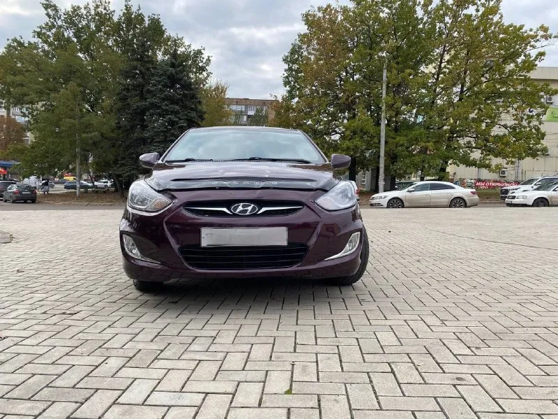 Продам семейную, надежную машинку hyundai солярис 2014год в максимальной комплектации мотор 1.6 коробка автомат, пробег 170 родной, цена 990₽ состояние идеальное, обслужена вся, не бита не крашена, делать ни чего не надо вся обслужена до мелочей, подогревы всего, сидений, руля стекол, сигнализация, кондиционер, стеклоподъемники, на авто работает все, ходовая как мячик не стучит не скрепит, замена масла в рулевой рейке, цепь поменяна, мотор работает идеально, тихо без посторонних звуков, коробка переключает отлично, все вопросы по тел +79493489143 макеевка, торг 📞 звоните: +7(949)3489143 - фотография - 4