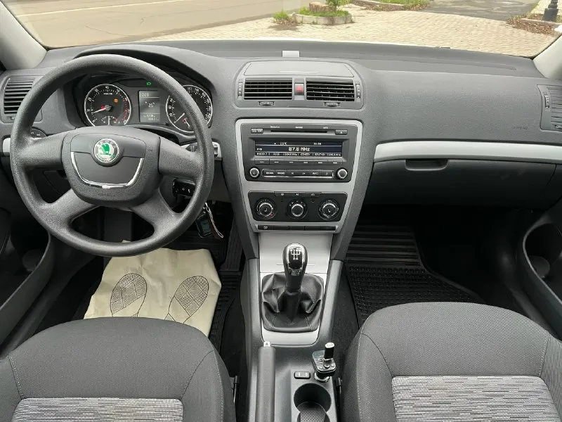 Skoda octavia 2012 года выпуска двигатель 1.6 mpi самый обычный коробка механика пробег 88000 км родного не смотаного без единого окраса любые проверки состояние нового автомобиля два ключа сигнализация с обратной с обратной связью зимняя резина все т. о проходила по регламенту цена 1 мл 200 тысяч +7 (949) 520-59-36 📞 звоните: +7(949)5205936 - фотография - 2