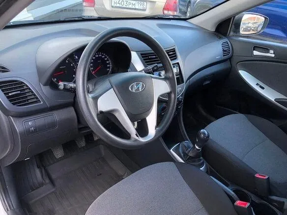 Продается автомобиль hyundai solaris 2012 года, двигатель 1,4 (107 л. с. ), пробег 150 000 км, цвет серый, механика, бензин, газ пропан, система abs, гидроусилитель руля, кондиционер, магнитола, новая зимняя резина 1 собственник, машина была куплена в автосалоне не такси, не каршеринг! все дополнительные вопросы по телефону +79497969755 📞 звоните: +7(949)7969755 - фотография - 2