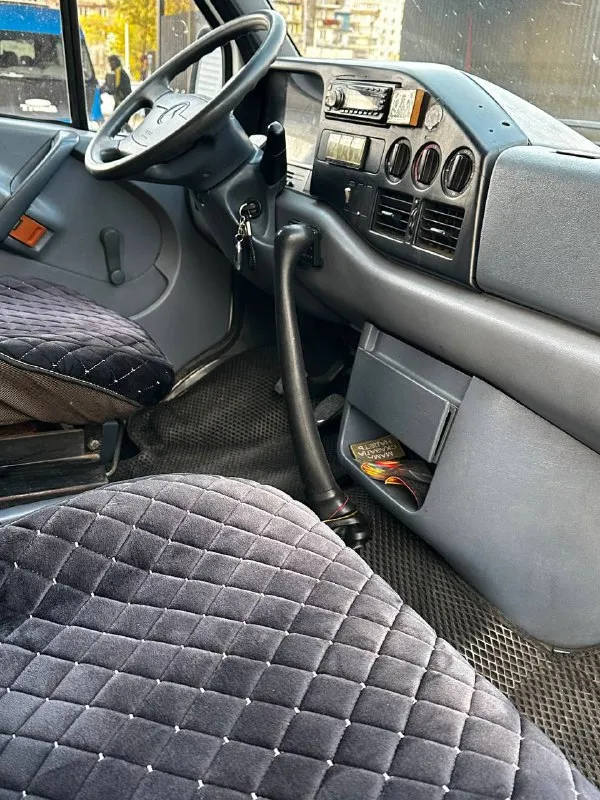 Продам отличный семейный автомобиль! mercedes sprinter 1998г, объем 2,9 дизель я являюсь собственником автомобиля! эксплуатировал бережно, все расходники менялись вовремя! состояние хорошое! двигатель шепчет! посторонних звуков нет! масло грамма не берет! коробка передач переключается как положено! без хрустов и вылетов! ходовая в норме! стуков скрипов и прочих посторонних звуков нету! по кузову все отлично! не ржавый не гнилой! в общем хороший хозяйский автомобиль! салончик очень опытный и ухоженный! документы чистые, переоформление без проблем! ценник: 550.000т/р торг имеется! тел: +7 (949) 730-86-27. тел: +7 (949) 730-86-35. 📲 tg: @herooo700 📞 звоните: +7(949)7308627 - фотография - 5