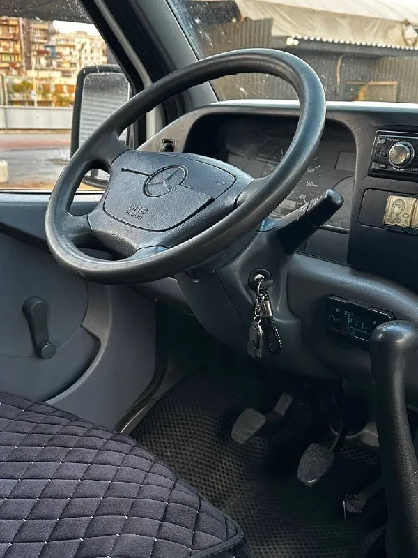 Продам отличный семейный автомобиль! mercedes sprinter 1998г, объем 2,9 дизель я являюсь собственником автомобиля! эксплуатировал бережно, все расходники менялись вовремя! состояние хорошое! двигатель шепчет! посторонних звуков нет! масло грамма не берет! коробка передач переключается как положено! без хрустов и вылетов! ходовая в норме! стуков скрипов и прочих посторонних звуков нету! по кузову все отлично! не ржавый не гнилой! в общем хороший хозяйский автомобиль! салончик очень опытный и ухоженный! документы чистые, переоформление без проблем! ценник: 550.000т/р торг имеется! тел: +7 (949) 730-86-27. тел: +7 (949) 730-86-35. 📲 tg: @herooo700 📞 звоните: +7(949)7308627 - фотография - 7