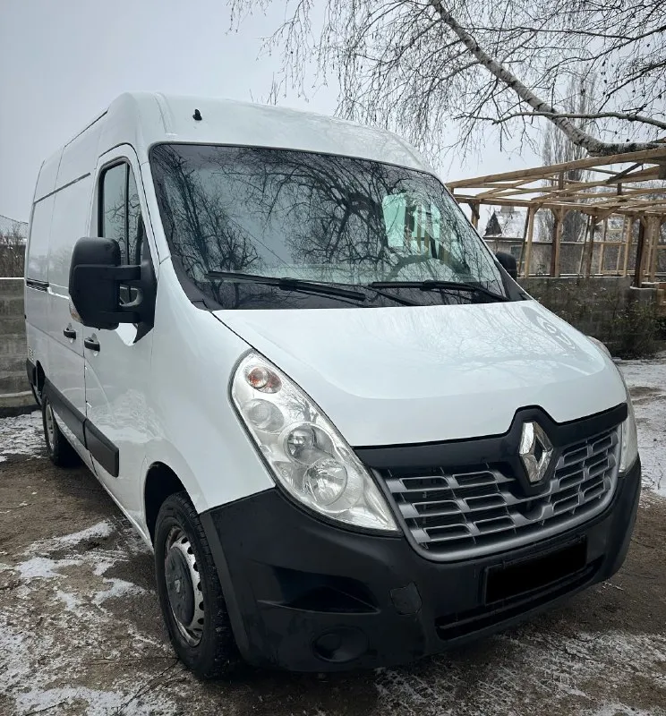Продам свой бус renault master 3, 2017 года выпуска. в хорошем состоянии, без нареканий. очень резвый и экономичный двигатель 2.3dci 1турбина, обслуживаю вовремя, нареканий нет, заводится с пол-оборота. ориг. пробег 357тыс. км. сел поехал. стоит хорошая дорогая музыка с дорогими динамиками герц (в дверях и сзади) с блютуз-ом. продажа срочная! цена отличная. 1.375.000 руб. донецк. звоните:+79495058580 - фотография - 2
