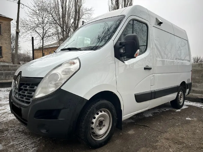 Продам свой бус renault master 3, 2017 года выпуска. в хорошем состоянии, без нареканий. очень резвый и экономичный двигатель 2.3dci 1турбина, обслуживаю вовремя, нареканий нет, заводится с пол-оборота. ориг. пробег 357тыс. км. сел поехал. стоит хорошая дорогая музыка с дорогими динамиками герц (в дверях и сзади) с блютуз-ом. продажа срочная! цена отличная. 1.375.000 руб. донецк. звоните:+79495058580 - фотография - 3