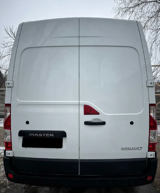 Продам свой бус renault master 3, 2017 года выпуска. в хорошем состоянии, без нареканий. очень резвый и экономичный двигатель 2.3dci 1турбина, обслуживаю вовремя, нареканий нет, заводится с пол-оборота. ориг. пробег 357тыс. км. сел поехал. стоит хорошая дорогая музыка с дорогими динамиками герц (в дверях и сзади) с блютуз-ом. продажа срочная! цена отличная. 1.375.000 руб. донецк. звоните:+79495058580 - фотография - 5