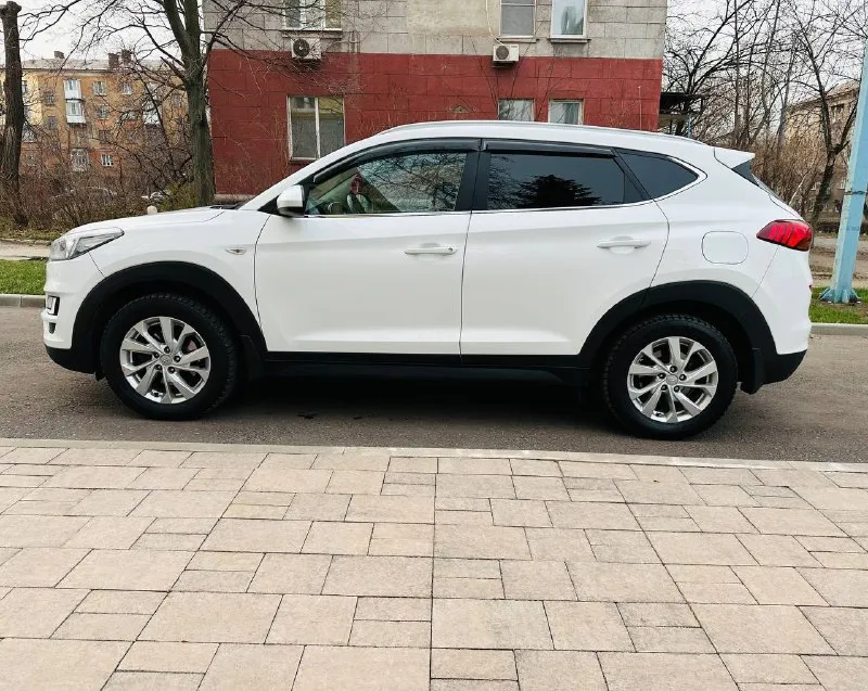 ‼️продам hyundai tucson‼️ конец 2019г|первая постановка на учет 2020г! мотор 2.0 бензин полный привод 4х4 коробка автомат работает идеально!! двигатель без посторонних звуков! подогрев сидений перед зад подогрев руля климат контроль двухзонный круиз контроль адаптивный поворотный свет сигнализация с автозапуском стекла все родные резина зима диски новые! мульте медиа мульте руль камера заднего вида авто без вложений!! птс оригинал 1 хозяин переоформление без проблем цена:2.100.000₽ ☎️все вопросы по телефону:+79591677371 - фотография - 7