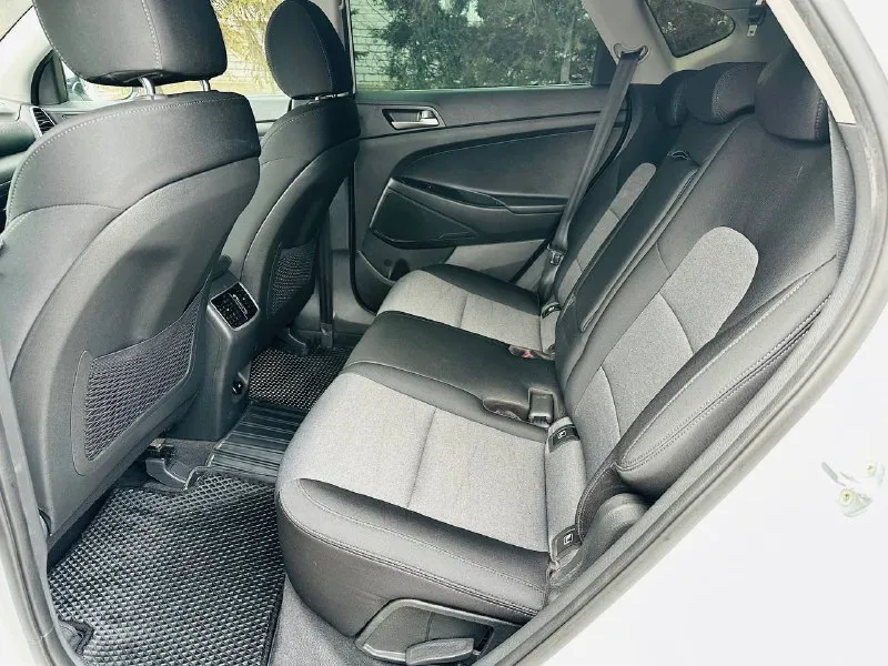 ‼️продам hyundai tucson‼️ конец 2019г|первая постановка на учет 2020г! мотор 2.0 бензин полный привод 4х4 коробка автомат работает идеально!! двигатель без посторонних звуков! подогрев сидений перед зад подогрев руля климат контроль двухзонный круиз контроль адаптивный поворотный свет сигнализация с автозапуском стекла все родные резина зима диски новые! мульте медиа мульте руль камера заднего вида авто без вложений!! птс оригинал 1 хозяин переоформление без проблем цена:2.100.000₽ ☎️все вопросы по телефону:+79591677371 - фотография - 9