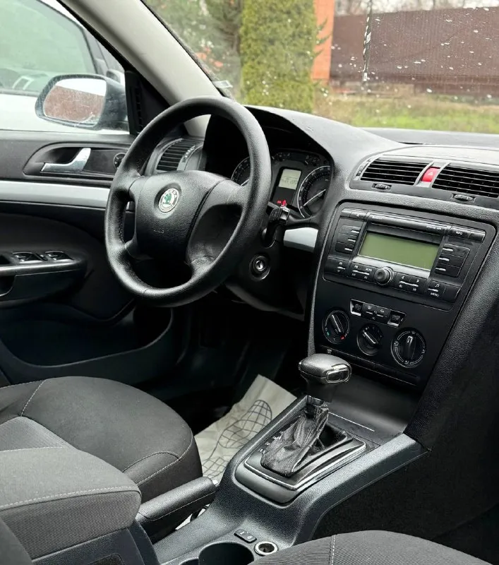 Шкода октавиа а5 2008 года выпуска 3 владельца птс оригинал мотор 1.6 коробка автомат по документам полный порядок по кузову также все в порядке как на фото без рыжиков и прочего технически без нариканий дно пороги стаканы целые все вопросы по телефону номер для связи +7 919 896 5615 также телеграмм +7 919 896 5615 💰цена 600.000 тысяч рублей - фотография - 8