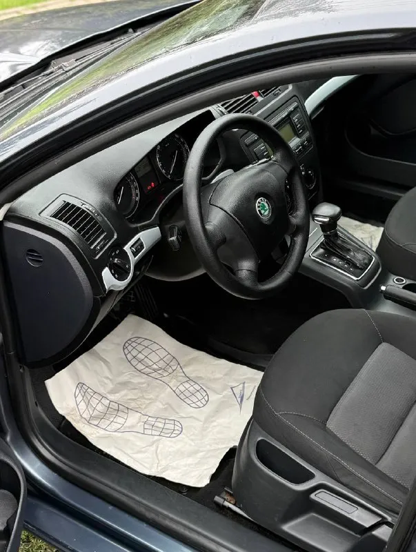 Шкода октавиа а5 2008 года выпуска 3 владельца птс оригинал мотор 1.6 коробка автомат по документам полный порядок по кузову также все в порядке как на фото без рыжиков и прочего технически без нариканий дно пороги стаканы целые все вопросы по телефону номер для связи +7 919 896 5615 также телеграмм +7 919 896 5615 💰цена 600.000 тысяч рублей - фотография - 9