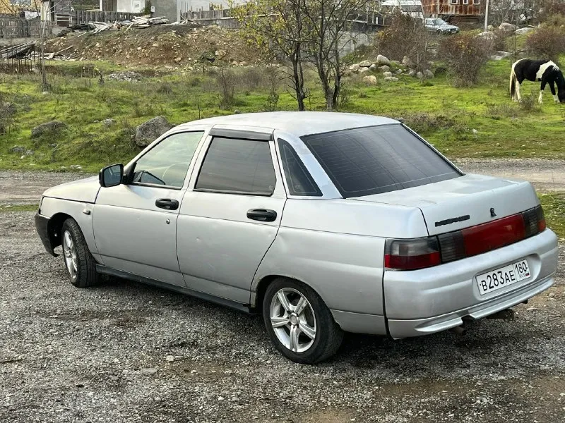 Продам ваз 2110 2004г, 8 клоп. цена: 140 тыс + торг. машину брал в феврале для работы, наездил на ней с того момента свыше 50 тыс километров. недавно ездил на ней в крым и москву, никаких проблем. лично вложил очень много денег в техническую часть. новое сцепление, гбц после ремонта, мотор масло не ест ни грамма, новый радиатор, грм, помпа. задние стойки и пружины свежие ss20. новый главный тормозной. новое лобовое, фары. новые передние ступичные подшипники, новая катушка, дпкв, патрубки на антифриз и тд. без серьезных дтп, шпаклевка только на одном элементе. установлен бортовой компьютер, передние электростеклоподъемники, сигнализация с автоматическим закрытием передних стекол. идеальной машины за эти деньги тоже не ждите, из основных минусов - уставшие от этой жизни пороги, подхрустывает 2 передача при резком переключении и подтекает радиатор печки, возможно патрубок на него, не дошли руки посмотреть. осмотр донецк, куйбышевский район телефон для связи: +79495108712 📞 звоните: +7(949)5108712 - фотография - 3