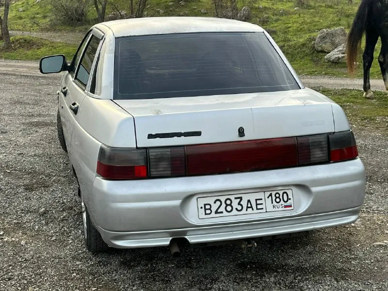 Продам ваз 2110 2004г, 8 клоп. цена: 140 тыс + торг. машину брал в феврале для работы, наездил на ней с того момента свыше 50 тыс километров. недавно ездил на ней в крым и москву, никаких проблем. лично вложил очень много денег в техническую часть. новое сцепление, гбц после ремонта, мотор масло не ест ни грамма, новый радиатор, грм, помпа. задние стойки и пружины свежие ss20. новый главный тормозной. новое лобовое, фары. новые передние ступичные подшипники, новая катушка, дпкв, патрубки на антифриз и тд. без серьезных дтп, шпаклевка только на одном элементе. установлен бортовой компьютер, передние электростеклоподъемники, сигнализация с автоматическим закрытием передних стекол. идеальной машины за эти деньги тоже не ждите, из основных минусов - уставшие от этой жизни пороги, подхрустывает 2 передача при резком переключении и подтекает радиатор печки, возможно патрубок на него, не дошли руки посмотреть. осмотр донецк, куйбышевский район телефон для связи: +79495108712 📞 звоните: +7(949)5108712 - фотография - 4