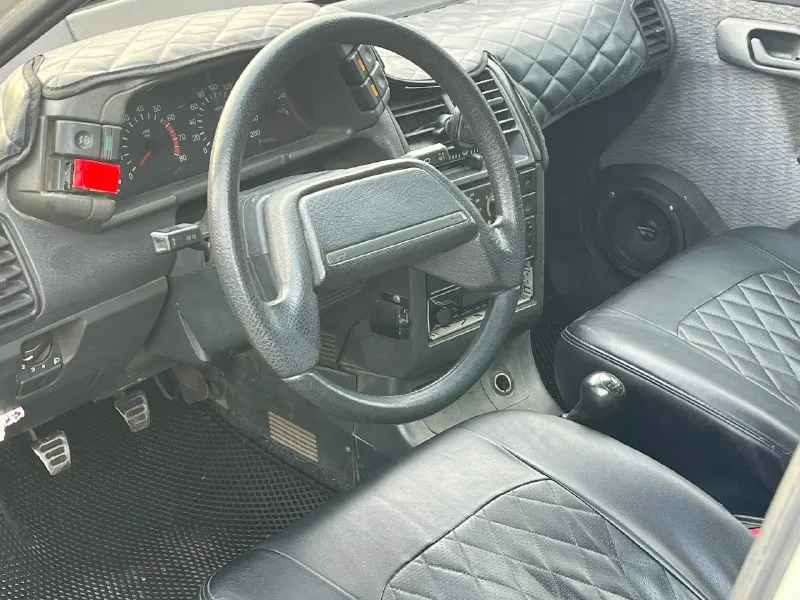 Продам ваз 2110 2004г, 8 клоп. цена: 140 тыс + торг. машину брал в феврале для работы, наездил на ней с того момента свыше 50 тыс километров. недавно ездил на ней в крым и москву, никаких проблем. лично вложил очень много денег в техническую часть. новое сцепление, гбц после ремонта, мотор масло не ест ни грамма, новый радиатор, грм, помпа. задние стойки и пружины свежие ss20. новый главный тормозной. новое лобовое, фары. новые передние ступичные подшипники, новая катушка, дпкв, патрубки на антифриз и тд. без серьезных дтп, шпаклевка только на одном элементе. установлен бортовой компьютер, передние электростеклоподъемники, сигнализация с автоматическим закрытием передних стекол. идеальной машины за эти деньги тоже не ждите, из основных минусов - уставшие от этой жизни пороги, подхрустывает 2 передача при резком переключении и подтекает радиатор печки, возможно патрубок на него, не дошли руки посмотреть. осмотр донецк, куйбышевский район телефон для связи: +79495108712 📞 звоните: +7(949)5108712 - фотография - 7