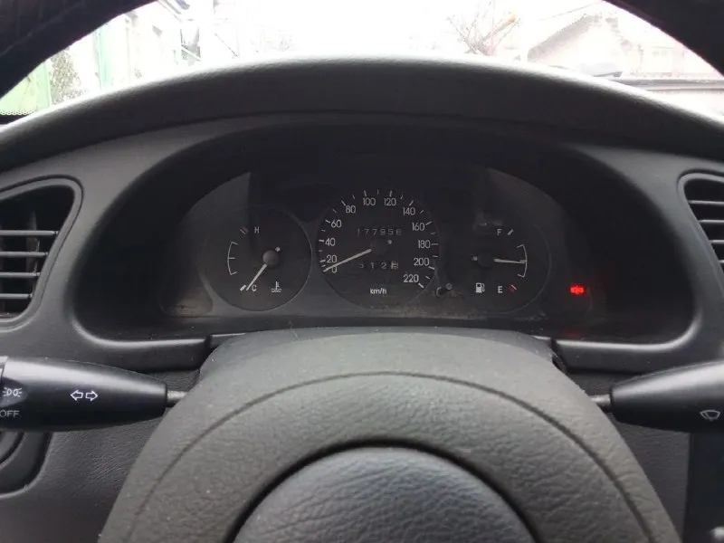 ❗️продажа от собственника❗️ daewoo lanos 2004 года выпуска (польский). я вторая владелица. родной пробег 177т. км в собственности с 2011 года. в дтп не участвовал, остекление все заводское. за время владения авто ни разу не подвел, всегда доставлял до места назначения. двс 1.5 работает ровно, не дымит, тянет отлично. 5 мкпп переключается без посторонних звуков. ходовая часть обслужена, отрабатывает неровности как положено. комплектация s. дистанционное открывание багажника и топливного бака (из салона). сигнализаторы включённых фар и непристёгнутого ремня безопасности водителя. обивка из ткани laid. обогрев заднего стекла. музыка с aux и bluetooth. установлена простая сигнализация. переобут на зимнюю резину. имеется комплект летних шин, на дисках. учёт российский на 180 регионе. 275т. р. торг все вопросы по телефону +7-979-079-63-60. авто находится в донецке, просмотр желательно после 18.00. или в выходные. - фотография - 4