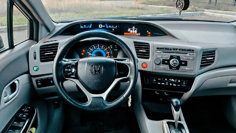 Продам honda civic 1.8 at 2012 датчик света, датчик дождя, климат контроль, датчик давления в шинах, камера заднего вида, бортовой компьютер, подогрев сидений, led свет. 209 тыс. пробега 1 040 000 руб г. мариуполь +7 949 028 3239 - фотография - 3