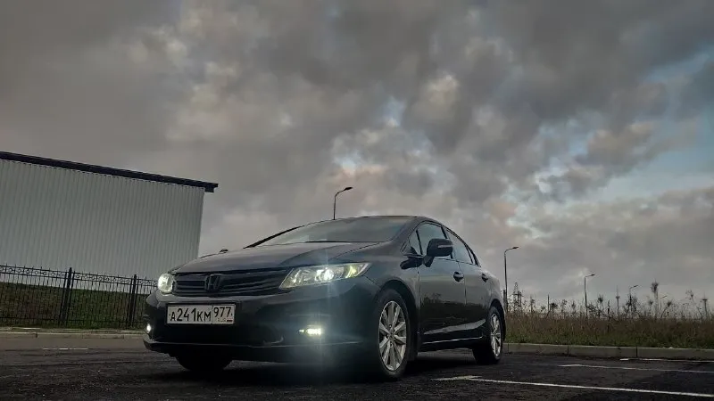 Продам honda civic 1.8 at 2012 датчик света, датчик дождя, климат контроль, датчик давления в шинах, камера заднего вида, бортовой компьютер, подогрев сидений, led свет. 209 тыс. пробега 1 040 000 руб г. мариуполь +7 949 028 3239 - фотография - 5