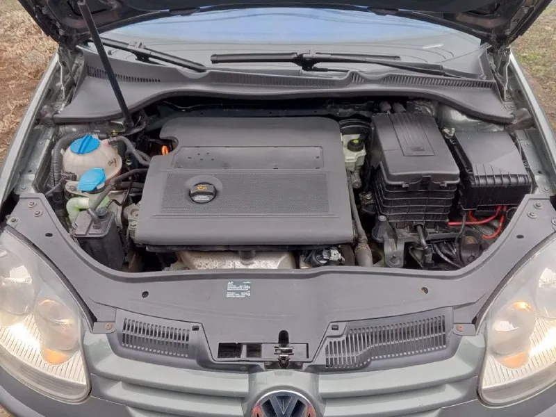 Продам гольф 5 2005 года. пробег 222500. мотор работает идеально без масложора, кпп механика. все скоростя включаются как положено. автомобиль без дтп, вся безопасность на месте( 8 подушек). кузов в заводском окрасе, без ржавчины и гнили в красивом цвете. по ходовой, двигателю, кпп всё ок. хорошая комплектация гур, 4 стеклоподъёмника, электрорегулировка зеркал ( с подогревом). кондиционер работает исправно. установлена магнитола андроид с навигацией, камерой заднего вида и т. д. автомобиль на оригинальных 16vag дисках, с новой зимней резиной. лето отдам в подарок. я собственник, любой вид оформления. цена 570 тыс. руб. горловка. +79493980186 +79494891855 - фотография - 10