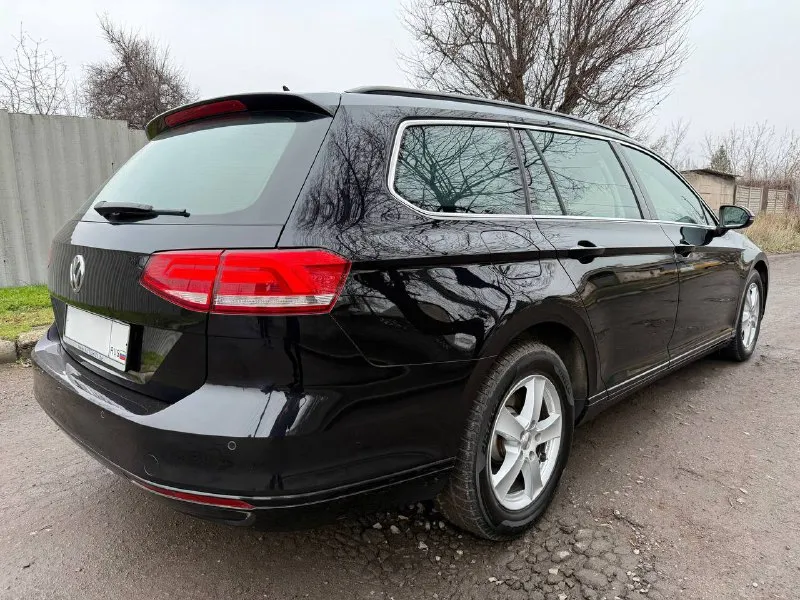 Продается volkswagen passat b8, 2019 г. в. двигатель: 1.6 tdi (экономичный и надежный) пробег: 230 000 км состояние: отличное, без нареканий. окрас: полностью родной. цена: 1 850 000 руб. торг: у капота приветствуется. надежный и комфортный автомобиль для города и дальних поездок. телефон для связи: +7 (949) 305-54-89 📲 tg: @workgroup3020 📞 звоните: +7(949)3055489 - фотография - 7
