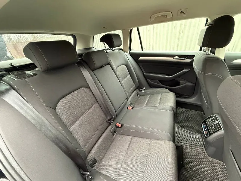 Продается volkswagen passat b8, 2019 г. в. двигатель: 1.6 tdi (экономичный и надежный) пробег: 230 000 км состояние: отличное, без нареканий. окрас: полностью родной. цена: 1 850 000 руб. торг: у капота приветствуется. надежный и комфортный автомобиль для города и дальних поездок. телефон для связи: +7 (949) 305-54-89 📲 tg: @workgroup3020 📞 звоните: +7(949)3055489 - фотография - 9