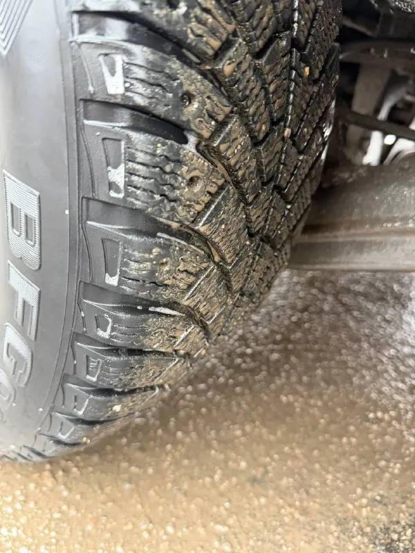 🎁 hyundai santa fe 🎁 2.4 бензин автомат машина в отличном состоянии 🔥 двигатель коробка нареканий никаких, переключает плавно без рывков и пинков, ничего не течет не троит ✅ ходовка мячик, никаких стуков хрустов и тд ✅ электрика вся в штатном режиме: стеклоподъемники кондиционер мультируль круиз сенсорная мультимедиа все работает в штатном режиме 🔥 новая зимняя резина приятный салон кузов не гнилой, пороги ланжероны стаканы все в отличном состоянии ✅ документы любое переоформление, никаких обременений, я собственник✅ 🔥цена 485 тысяч рублей 🔥 макеевка +79496732627 📞 звоните: +7(949)6732627 - фотография - 7