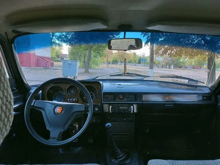 Продаётся волга на полном ходу 1995год документы в полном порядке стс птс, по дну целые пороги целые стаканы отличные не вареные, все селавые части целые. хороший коробка тоже в порядке цена 70тысяч рублей телефону +79490779372 новотроицкое 📲 tg: кристина 📞 звоните: +7(949)0779372 - фотография - 3