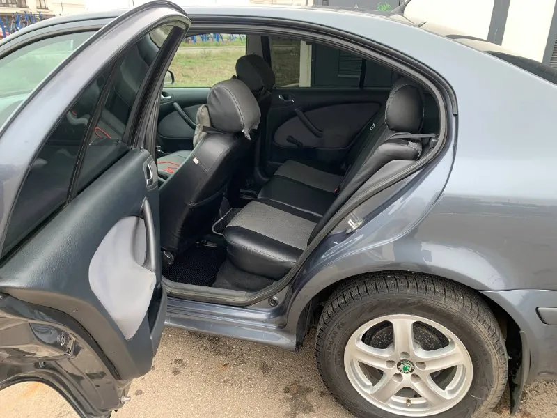 Skoda octavia tour 1.6 год 2009 пробег 206т родной в автомобили крашена две детали всего все стёкла заводские 3 хозяина автомобиль полностью обслужен все четыре стойки новые рычаги новые сцепление новые резина новая грм помпа всё свежее тормозная система также обслужена мотор работает идеально в общем пишите звоните +79496347909 г. мариуполь цена 620т - фотография - 4