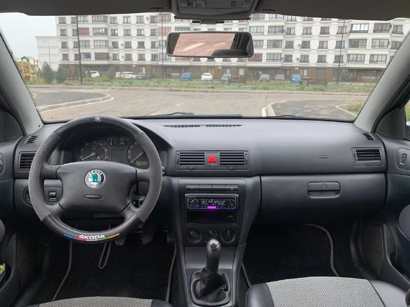 Skoda octavia tour 1.6 год 2009 пробег 206т родной в автомобили крашена две детали всего все стёкла заводские 3 хозяина автомобиль полностью обслужен все четыре стойки новые рычаги новые сцепление новые резина новая грм помпа всё свежее тормозная система также обслужена мотор работает идеально в общем пишите звоните +79496347909 г. мариуполь цена 620т - фотография - 5