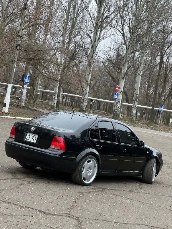 Продам volkswagen jetta(bora) 2001г. в 2.0 автомобиль завезен с америки в 2010г. пробег указан в милях 140000 тыс. двигатель 2.0 печка шпарит отлично. по музыке-магнитола кенвуд процессорная, с поддержкой ipad, aux, sd, usb. новый моноблок(коробка, гарантия)под водительским сидением, регулятор баса. в 4х дверях динамики, пищалки. в багажнике сабик jbl. играет приятно. линзы в фарах. эва коврики. центральный замок, выкидной ключ, багажник с кнопки. доп брелок с сигнализацией с автозапуском и обратной связью. покупкой останетесь довольны. машина для души!для любителей! с документами полный порядок(птс, стс, дкп) цена 500 тыс без торга +79494851572 - фотография - 4