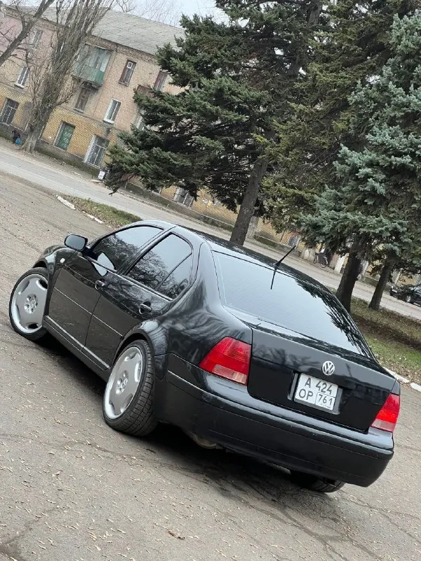 Продам volkswagen jetta(bora) 2001г. в 2.0 автомобиль завезен с америки в 2010г. пробег указан в милях 140000 тыс. двигатель 2.0 печка шпарит отлично. по музыке-магнитола кенвуд процессорная, с поддержкой ipad, aux, sd, usb. новый моноблок(коробка, гарантия)под водительским сидением, регулятор баса. в 4х дверях динамики, пищалки. в багажнике сабик jbl. играет приятно. линзы в фарах. эва коврики. центральный замок, выкидной ключ, багажник с кнопки. доп брелок с сигнализацией с автозапуском и обратной связью. покупкой останетесь довольны. машина для души!для любителей! с документами полный порядок(птс, стс, дкп) цена 500 тыс без торга +79494851572 - фотография - 5