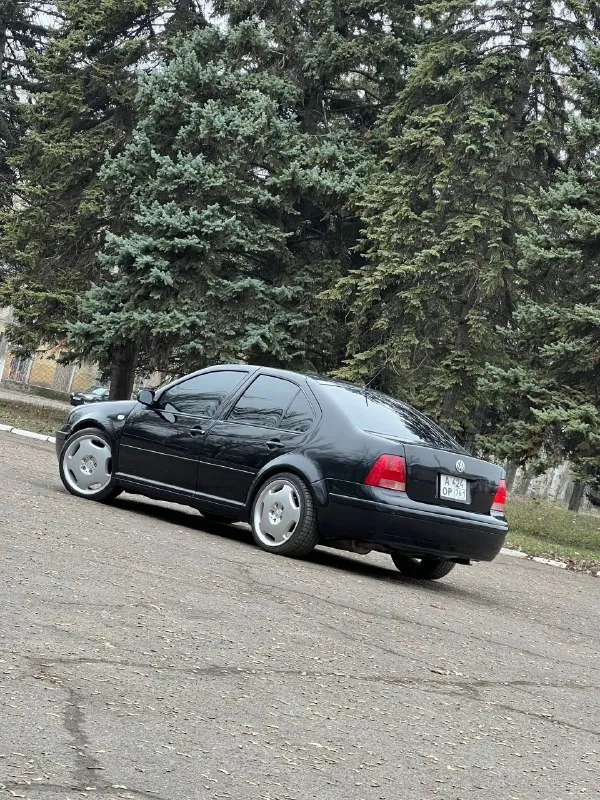 Продам volkswagen jetta(bora) 2001г. в 2.0 автомобиль завезен с америки в 2010г. пробег указан в милях 140000 тыс. двигатель 2.0 печка шпарит отлично. по музыке-магнитола кенвуд процессорная, с поддержкой ipad, aux, sd, usb. новый моноблок(коробка, гарантия)под водительским сидением, регулятор баса. в 4х дверях динамики, пищалки. в багажнике сабик jbl. играет приятно. линзы в фарах. эва коврики. центральный замок, выкидной ключ, багажник с кнопки. доп брелок с сигнализацией с автозапуском и обратной связью. покупкой останетесь довольны. машина для души!для любителей! с документами полный порядок(птс, стс, дкп) цена 500 тыс без торга +79494851572 - фотография - 6