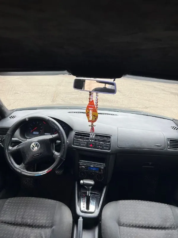 Продам volkswagen jetta(bora) 2001г. в 2.0 автомобиль завезен с америки в 2010г. пробег указан в милях 140000 тыс. двигатель 2.0 печка шпарит отлично. по музыке-магнитола кенвуд процессорная, с поддержкой ipad, aux, sd, usb. новый моноблок(коробка, гарантия)под водительским сидением, регулятор баса. в 4х дверях динамики, пищалки. в багажнике сабик jbl. играет приятно. линзы в фарах. эва коврики. центральный замок, выкидной ключ, багажник с кнопки. доп брелок с сигнализацией с автозапуском и обратной связью. покупкой останетесь довольны. машина для души!для любителей! с документами полный порядок(птс, стс, дкп) цена 500 тыс без торга +79494851572 - фотография - 7