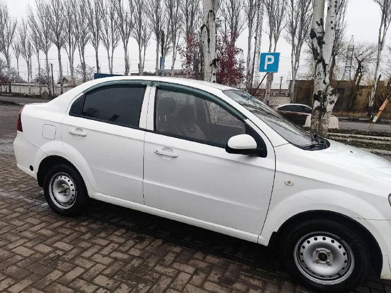 Срочно продам шевроле авео 1,5 2008г газ/бензин в хорошем состоянии, дно пороги-отлично, сигнализация, гур, подъемники, все работает. по документам с переоформлением. 2 ключа. осмотр г. горловка центр. 400 руб +79493922512 - фотография - 3