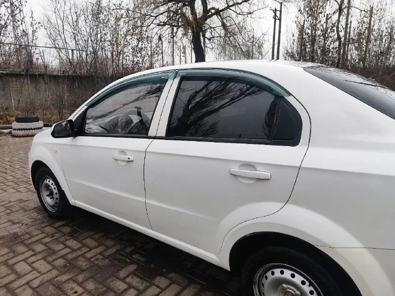 Срочно продам шевроле авео 1,5 2008г газ/бензин в хорошем состоянии, дно пороги-отлично, сигнализация, гур, подъемники, все работает. по документам с переоформлением. 2 ключа. осмотр г. горловка центр. 400 руб +79493922512 - фотография - 4