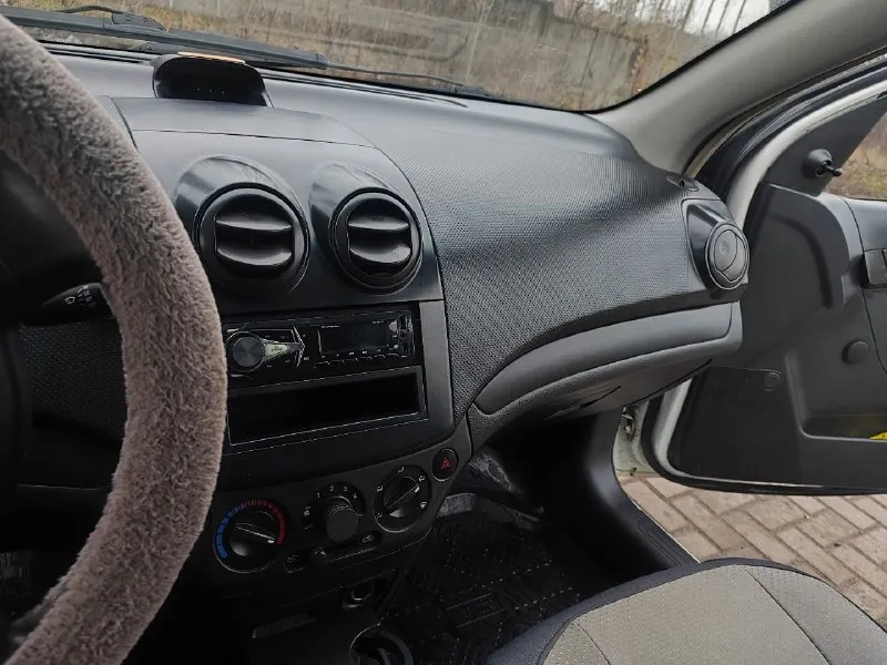 Срочно продам шевроле авео 1,5 2008г газ/бензин в хорошем состоянии, дно пороги-отлично, сигнализация, гур, подъемники, все работает. по документам с переоформлением. 2 ключа. осмотр г. горловка центр. 400 руб +79493922512 - фотография - 5