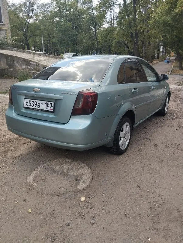 Продам 530т. рублей шевроле лачетти коробка автомат. газ бензин гбо евро 4 2005 год выпуска двигатель 1.8 работает отлично, без расхода масла, едит бодро коробка работает в штатном режиме без пинков и рывков переключает мягко и плавно ходовая часть в полном порядке. 2 комплекта резины салон в отличном состоянии 4 стеклоподъёмника гур работает отлично центральный замок магнитола андроид кондиционер климат контроль регулировка зеркал авто без каких-либо вложений. осмотр г донецк рф учёт донецкий 180 регион оформление документов. возможен обмен в обе стороны +79493476670 - фотография - 4