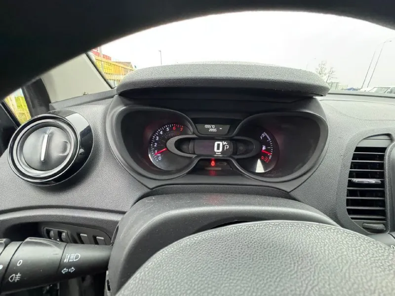 В продаже надёжный рено каптюр. 2017г 200000(родной пробег) 1.6 амт двигатель и коробка без нареканий. ходовая без посторонних звуков. кузов без гнили и рыжья. опрятный салон(работает каждая кнопочка) новая зимняя резина с шипами. машина обслужена, на полном ходу, ни чего делать не надо!!! 730000₽ звонки с 10.00 до 22:00 +7 919-886-07-20 +7 949-834-88-53 - фотография - 8