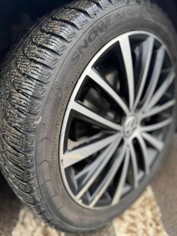 Одно размещение авто без удаления 🚘 volkswagen jetta sport 2016 2015 год / 12 месяц (2016 по vin) двигатель 1.8т бензин, акпп (aisin) пробег: 98.500 миль sport комплектация тёмный потолок, двухцветные кожаные сидения. start-stop, круиз-контроль, подогрев сидений и зеркал. камера заднего вида, carplay. установлена качественная линзованая led оптика. два комплекта резины зима/лето. хозяйский автомобиль. полностью обслужен. любые проверки на сто. учёт 180 регион, полное переоформление. адекватный торг. 💸 1.420.000 ₽ +7 949 357 8724 +7 949 357 8723 - фотография - 10