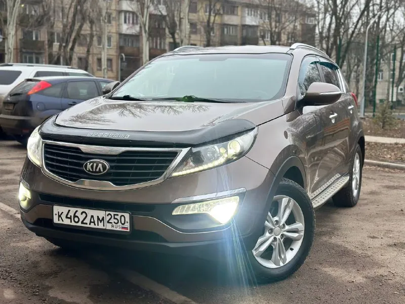Kia sportage мотор 2 л, бензин ( без задир 100 %, смотрите 9 фото ), 2013 год, автомат, 200 000 оригинального пробега, автомобиль с минимальными подкрасами (косметическими), без дтп, без расчетов, технически автомобиль в отличном состояние, работает идеально как на холодную так и на горячую, не дезелит и не цокатит, автотека идеальная номера не скрываю проверяйте, автомат отрабатывает отлично без пинков и рывков, по ходовой части все отлично, ничего не стучит, не гремит, автомобиль юридический чист, без залов, без штрафов и ограничений, готов к переоформлению, диски на r17, реально живой sportage, c хорошей историей и с реально живой техникой ✅
Цена 1 420 000 готов торговаться у капота донецк, +79490963384
Покупайте авто у проверенных продавцов, смотрите мой профиль телеграм (+79493303716 или мой ник avto_lider_dnr) там все отзывы моих клиентов, всем добра 🤝✅
📲 Tg: @avto_lider_dnr
📞 Звоните: +7(949)0963384 - фотография - 1