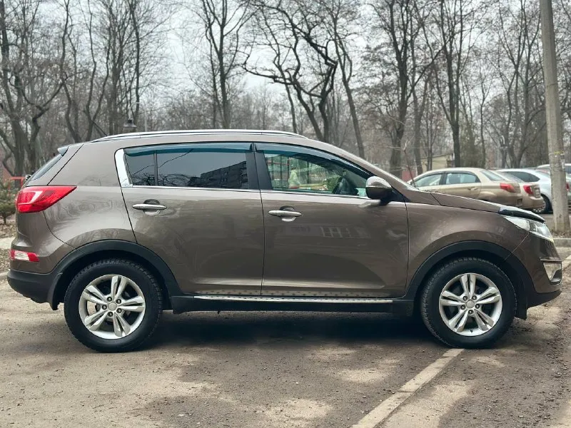 Kia sportage мотор 2 л, бензин ( без задир 100 %, смотрите 9 фото ), 2013 год, автомат, 200 000 оригинального пробега, автомобиль с минимальными подкрасами (косметическими), без дтп, без расчетов, технически автомобиль в отличном состояние, работает идеально как на холодную так и на горячую, не дезелит и не цокатит, автотека идеальная номера не скрываю проверяйте, автомат отрабатывает отлично без пинков и рывков, по ходовой части все отлично, ничего не стучит, не гремит, автомобиль юридический чист, без залов, без штрафов и ограничений, готов к переоформлению, диски на r17, реально живой sportage, c хорошей историей и с реально живой техникой ✅
Цена 1 420 000 готов торговаться у капота донецк, +79490963384
Покупайте авто у проверенных продавцов, смотрите мой профиль телеграм (+79493303716 или мой ник avto_lider_dnr) там все отзывы моих клиентов, всем добра 🤝✅
📲 Tg: @avto_lider_dnr
📞 Звоните: +7(949)0963384 - фотография - 5